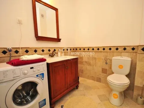 Prodaja, dvosoban stan, 110m², Risan, Kotor - image 10