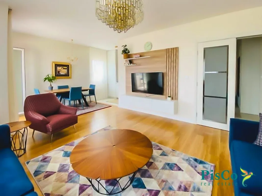 Izdavanje, trosoban stan, 95m², Central Point, Podgorica