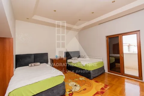 Izdavanje, kuća, 600m², Zeta, Podgorica - image 12