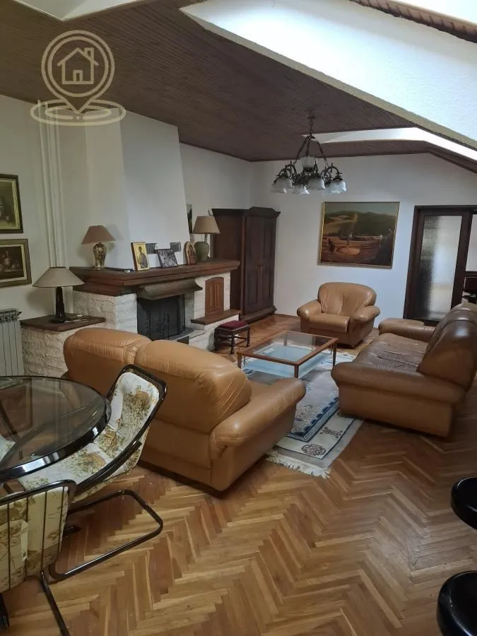 Izdavanje, kuća, 250m², Lipov Lad, Zvezdara Sve Podlokacije