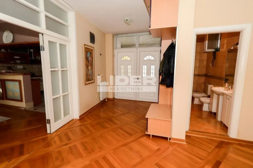 Sale, house, 544m², Višnjička Banja, Palilula Sve Podlokacije