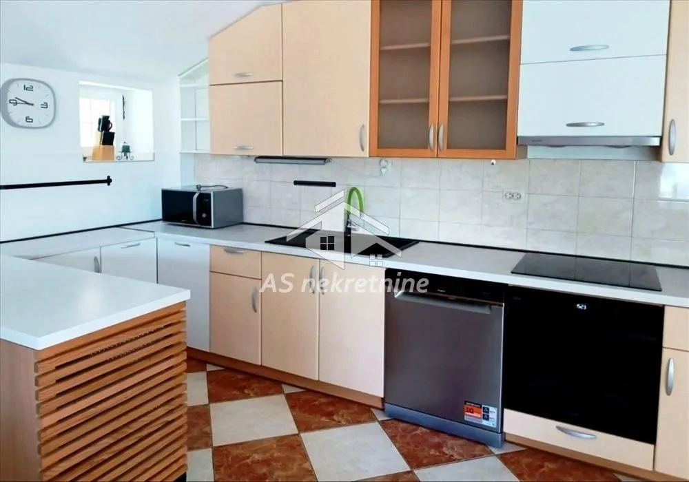 Izdavanje, stan, 100m², Savski Venac, Beograd