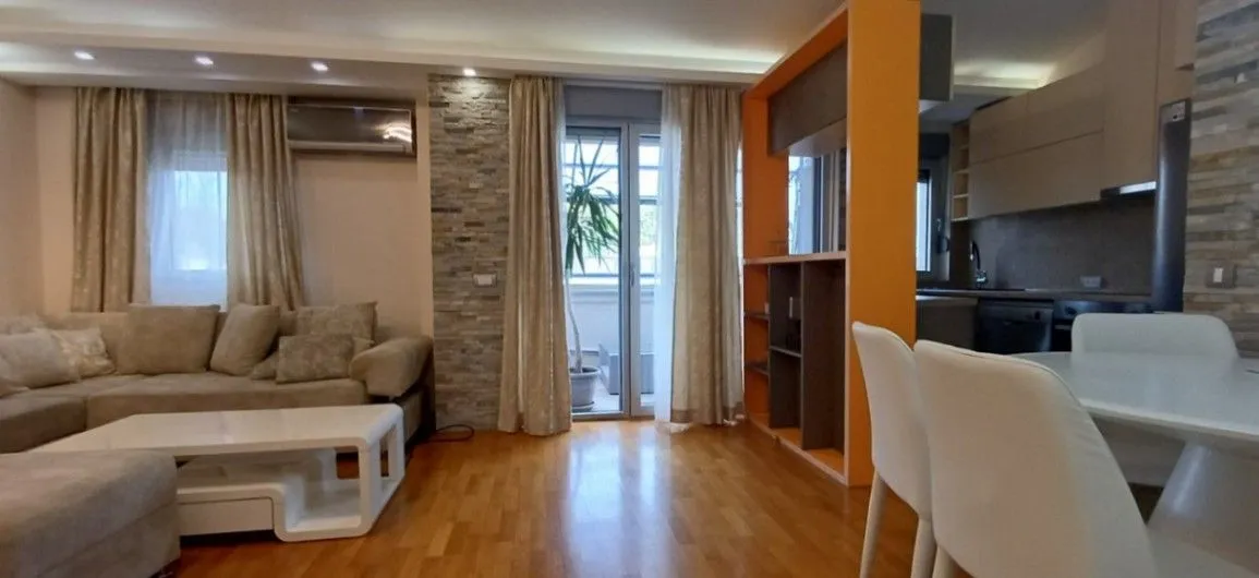 Izdavanje, četvorosoban stan, 68m², Banovo Brdo, Beograd