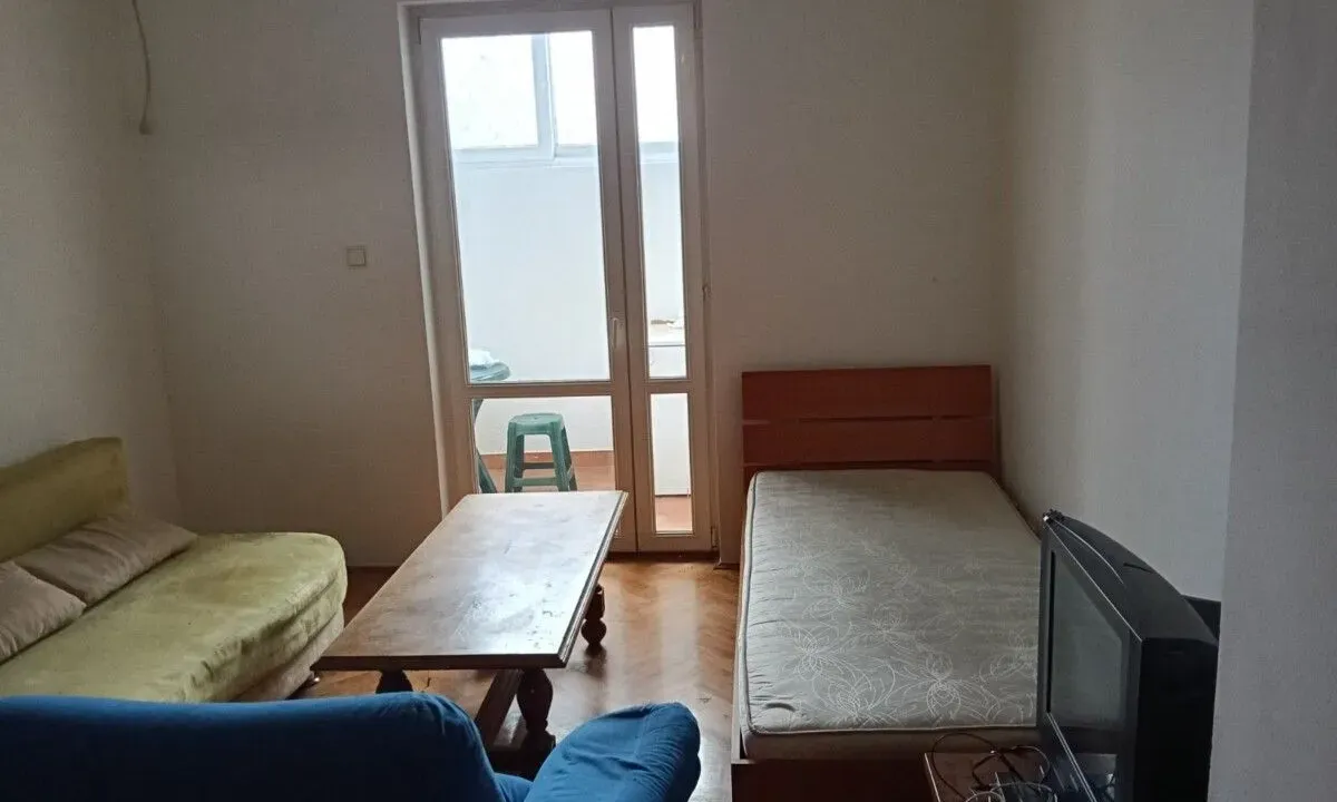 Izdavanje, jednosoban stan, 37m², Tološi, Podgorica