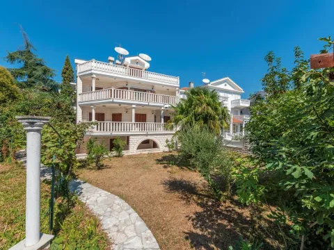 Prodaja, kuća, 670m², Gorica C, Podgorica - image 33