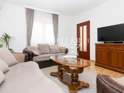 Izdavanje,  kuća, 105m2, Tološi, Podgorica
