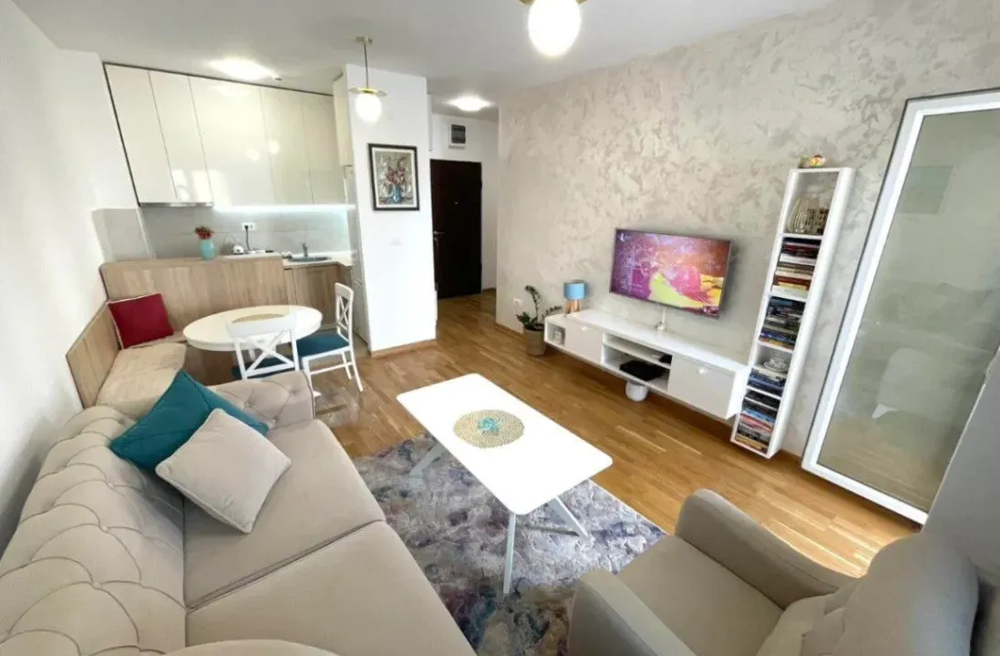 Izdavanje, jednosoban stan, 43m², City Kej, Podgorica