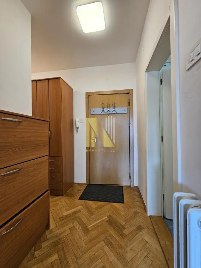 Izdavanje, garsonjera, 33m², Centar, Novi Sad