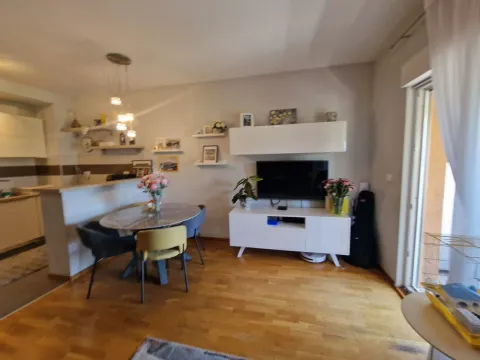 Prodaja, dvosoban stan, 75m², City Kvart, Podgorica - image 4