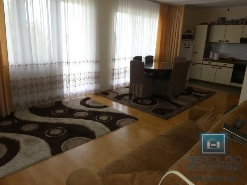 Prodaja, kuća, 279m², Strelište, Jagodina
