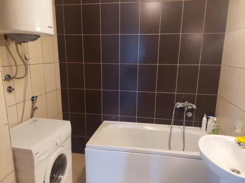 Izdavanje, jednosoban stan, 69m², City Kvart, Podgorica - image 13