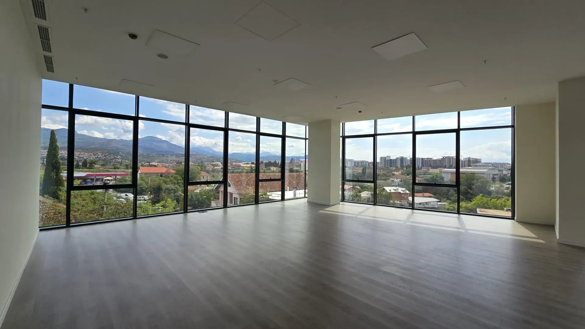Rent, office space, 2542m², Centar, Podgorica