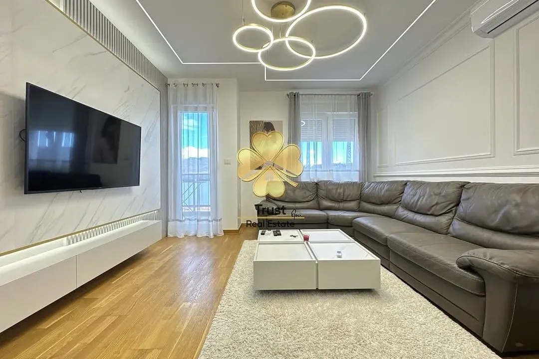 Izdavanje, dvosoban stan, 65m², City Kej, Podgorica