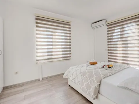 Izdavanje, trosoban stan, 150m², Donja Lastva, Tivat - image 6