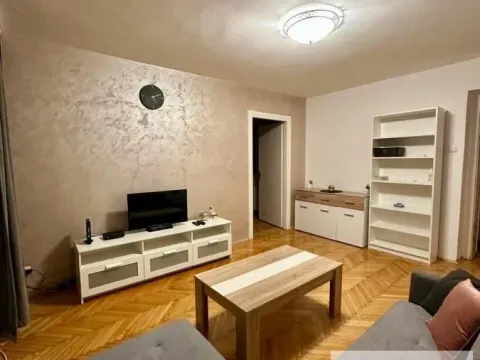 Rent, two bedroom apartment, 50m², Stari Grad, Beograd - image 2