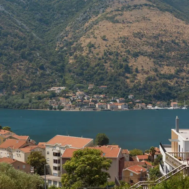 View of the sea and settlement from the terrace.