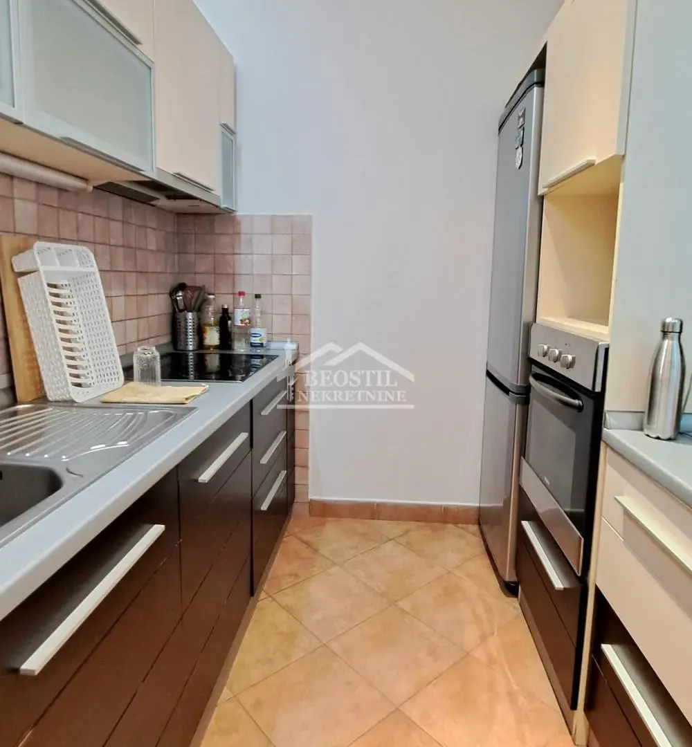 Rent, four bedroom apartment, 156m², Vračar Sve Podlokacije, Beograd