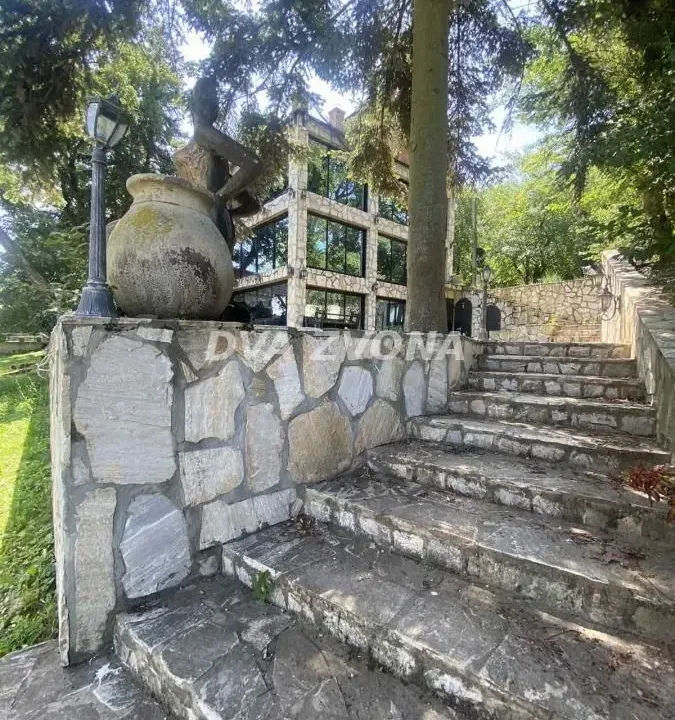 Prodaja, ugostiteljski objekat, 280m², Čortanovci, Inđija