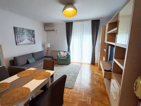 Stan in Vračar Sve Podlokacije