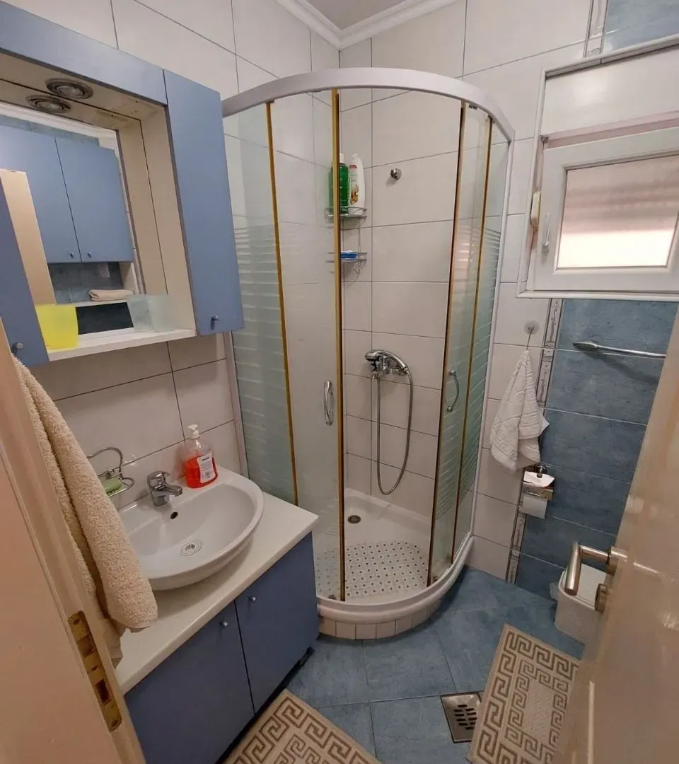 Izdavanje, dvosoban stan, 60m², Tivat, Crna Gora