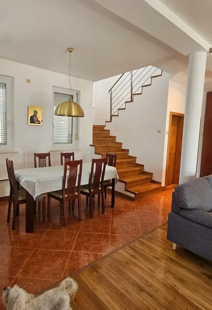Izdavanje, kuća, 180m², Krimovica, Kotor