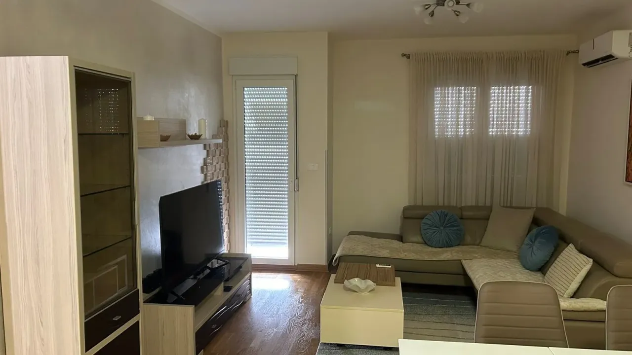 Izdavanje, dvosoban stan, 64m², City Kvart, Podgorica