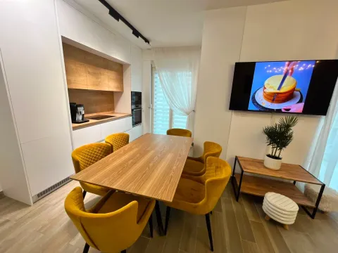 Rent, two bedroom apartment, 72m², Bečići, Budva - image 4