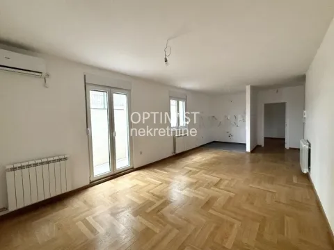 Stan in Zvezdara Sve Podlokacije