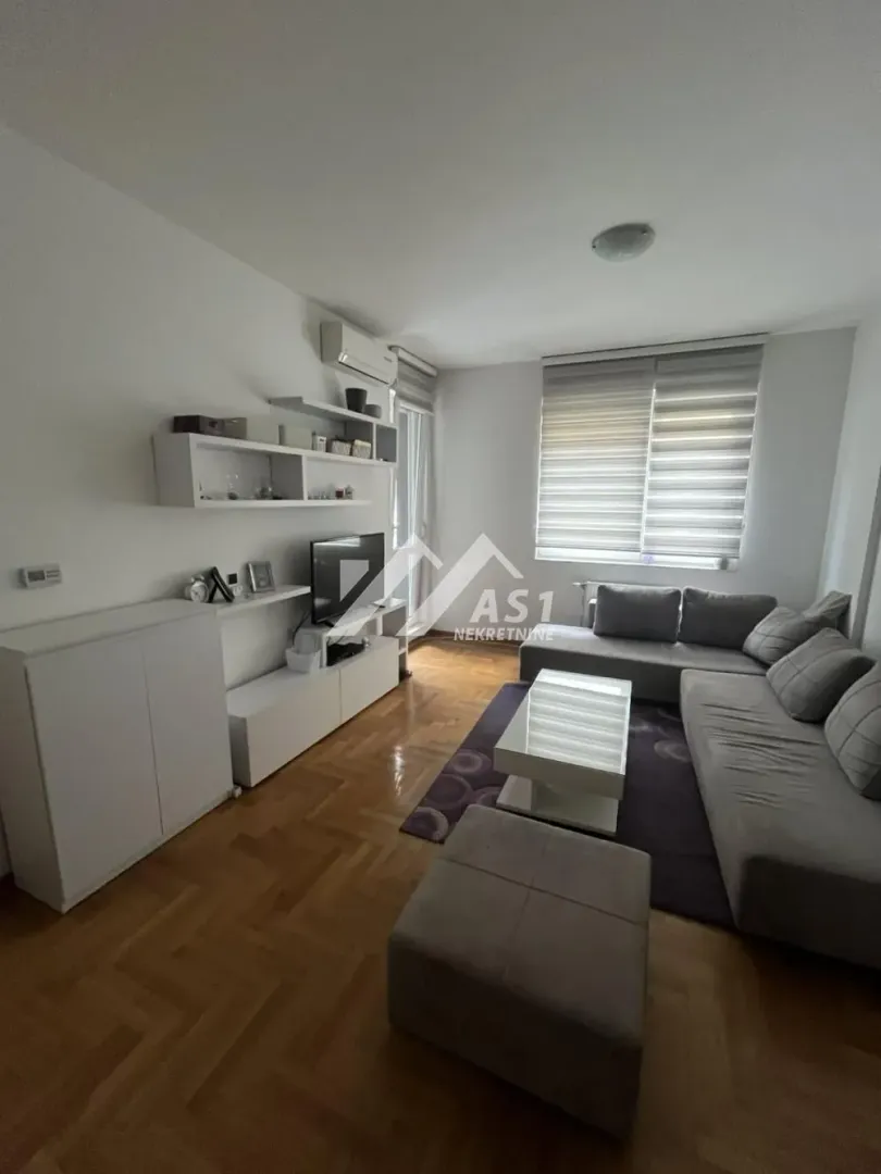 Izdavanje, jednosoban stan, 41m², Centar, Novi Sad