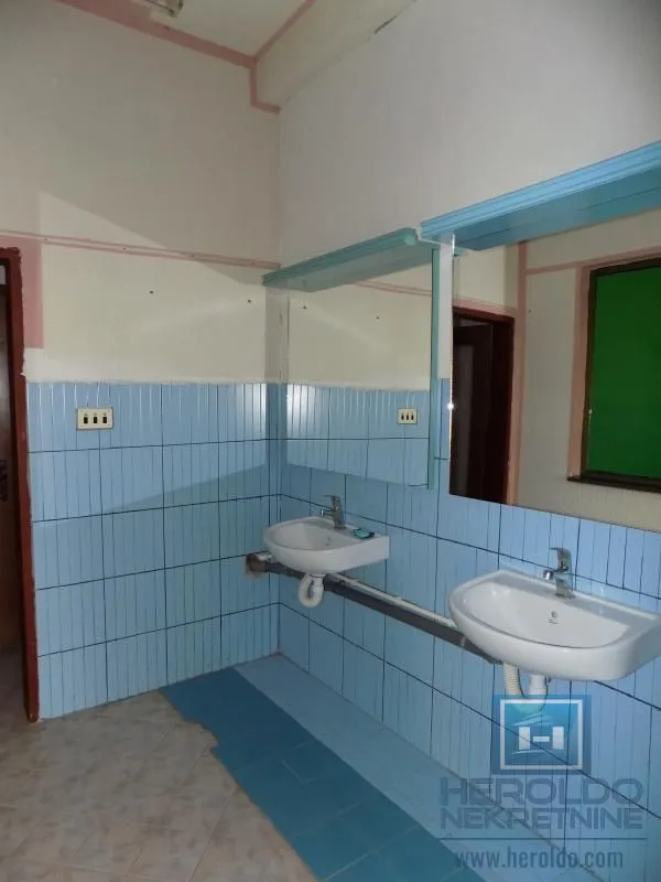Rent, office space, 1300m², Supska, Ćuprija