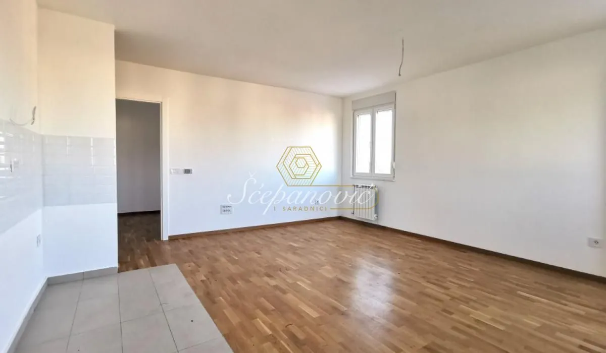 Prodaja, četvorosoban stan, 80m², Petrovaradin, Novi Sad