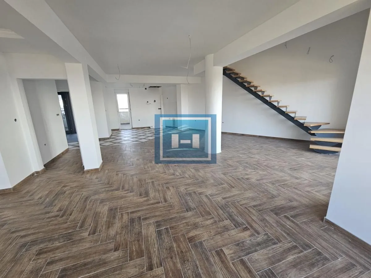 Prodaja, četvorosoban stan, 150m², Jagodnjak, Paraćin