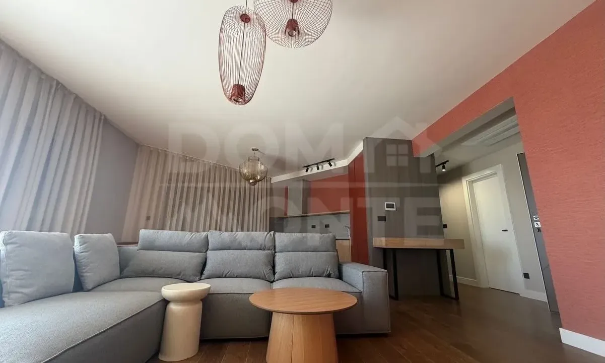 Izdavanje, dvosoban stan, 90m², Tivat, Crna Gora