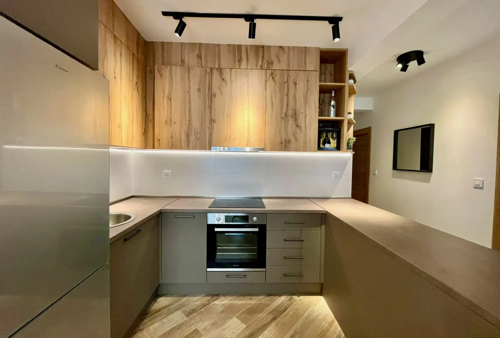 Izdavanje, dvosoban stan, 60m², Mažina, Tivat