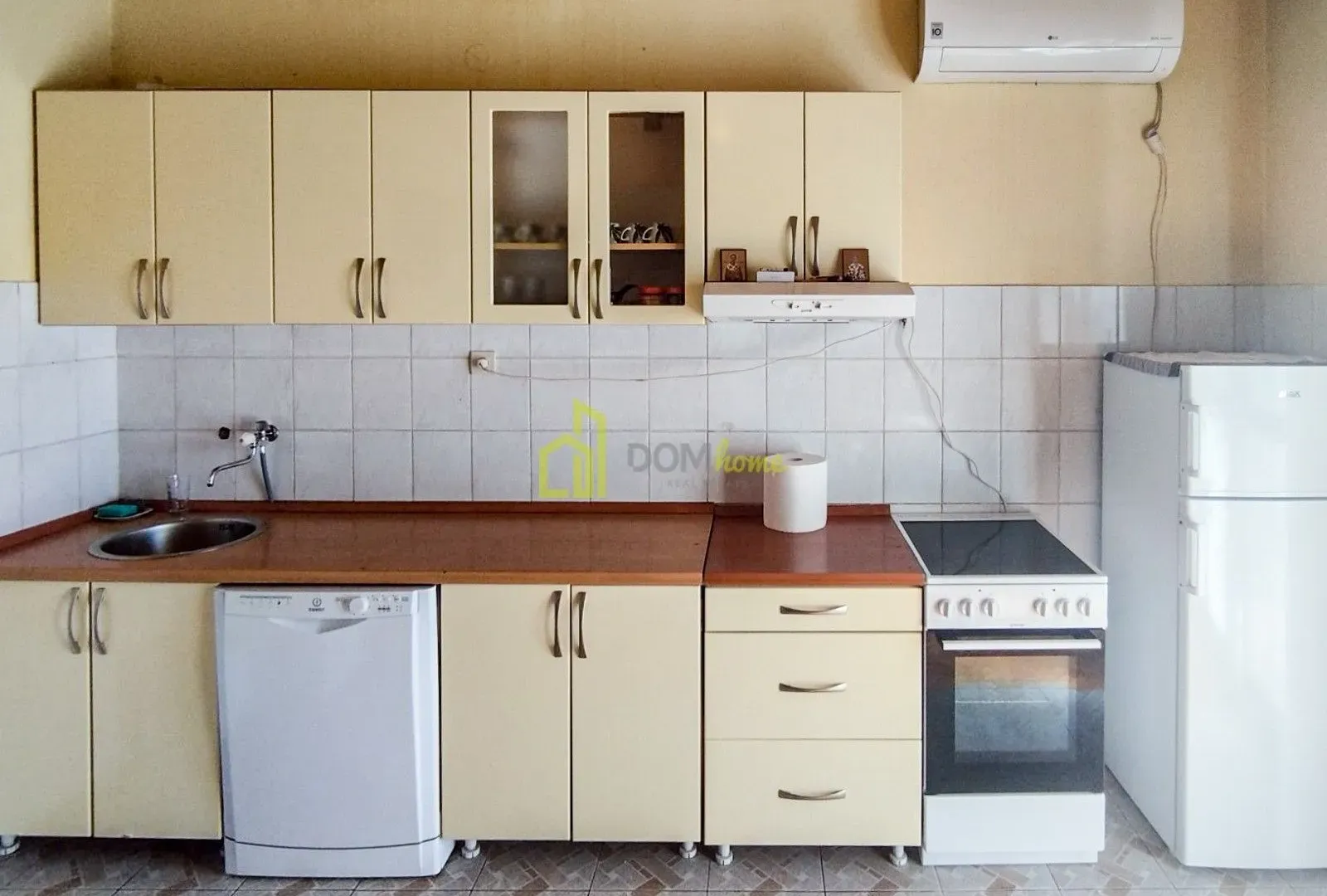 Sale, house, 220m², Tološka šuma, Podgorica
