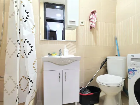 Izdavanje, jednosoban stan, 59m², Blok 5, Podgorica - image 12