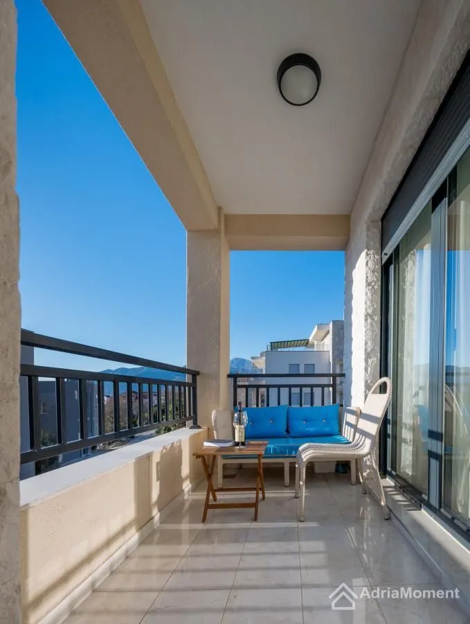Sale, two bedroom apartment, 63m², Centar, Tivat