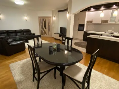 Izdavanje, trosoban stan, 120m², City Kvart, Podgorica - image 2