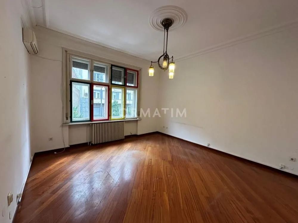 Izdavanje, stan, 305m², Kalenić Pijaca, Vračar Sve Podlokacije