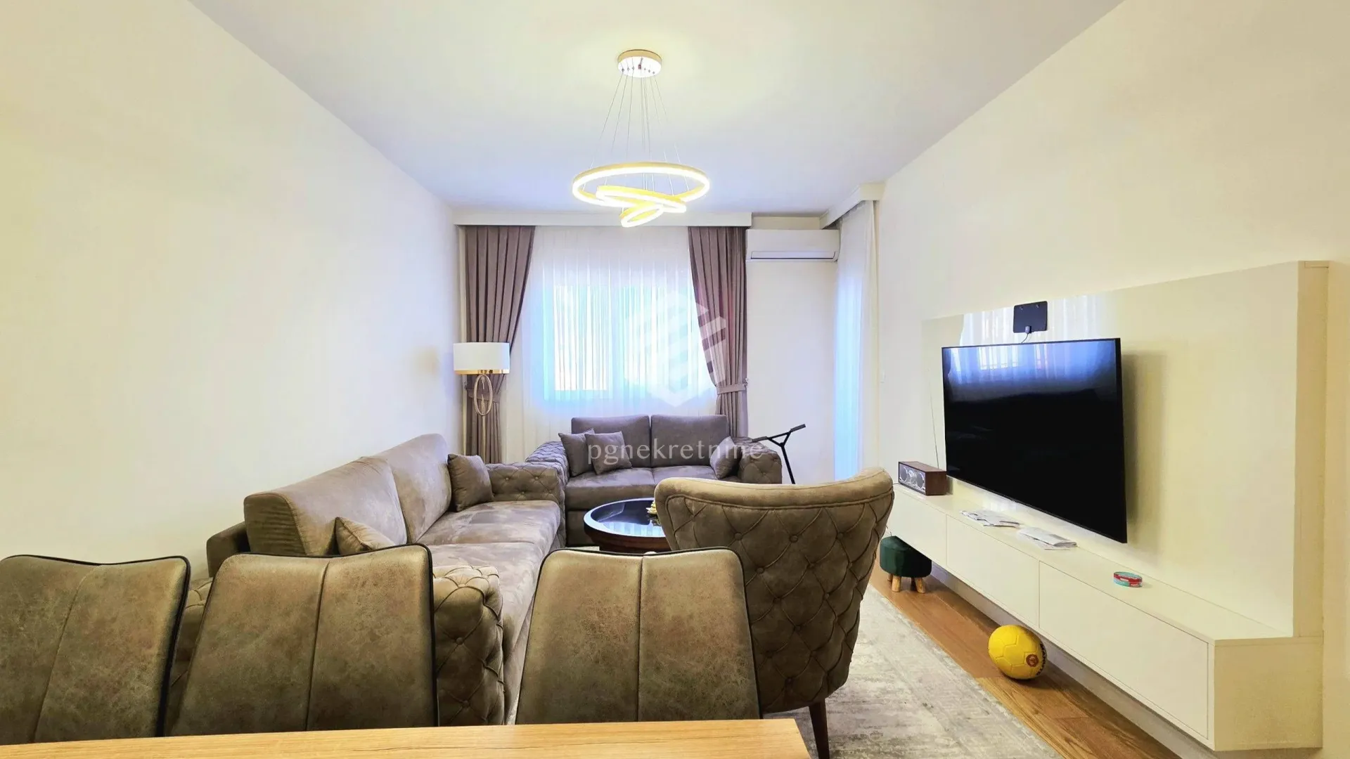 Prodaja, dvosoban stan, 70m², Central Point, Podgorica