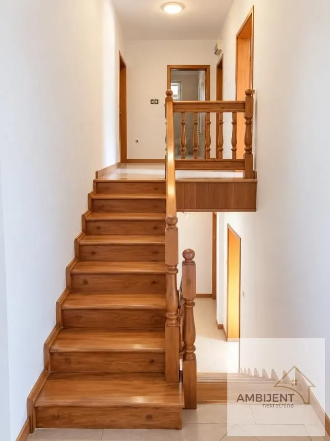 Prodaja, kuća, 350m², Centar, Ub