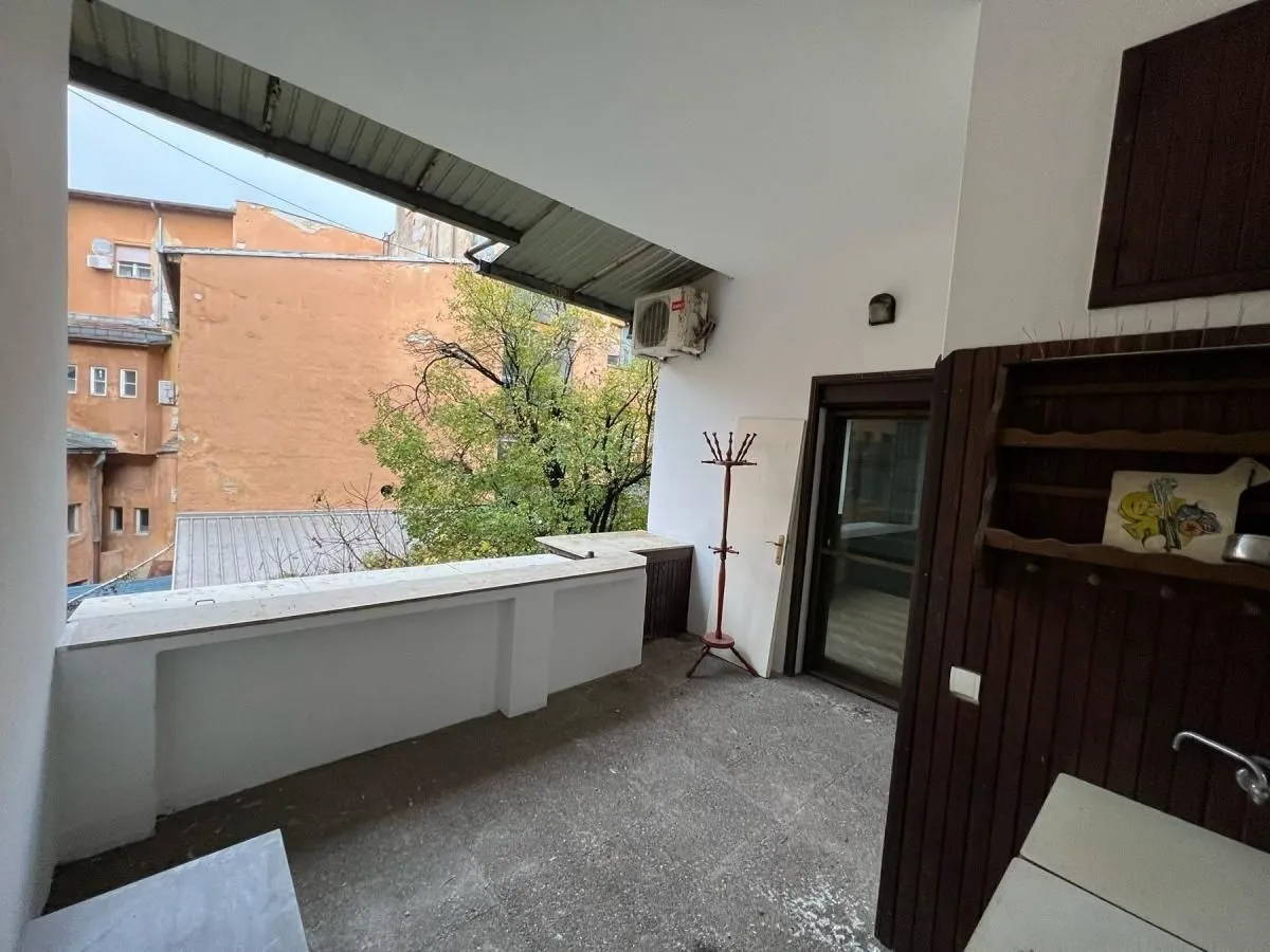 Izdavanje, stan, 220m², Centar, Novi Sad