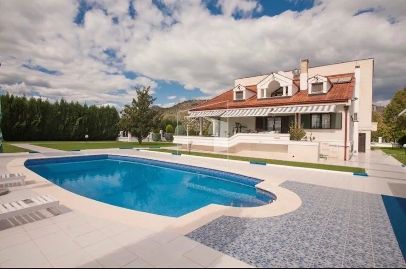 Rent, house, 680m², Tološi, Podgorica