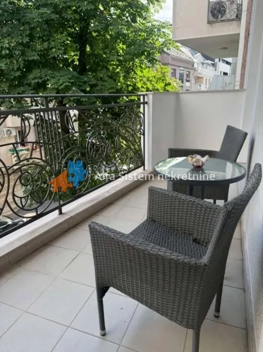 Izdavanje, trosoban stan, 106m², Vračar Hram, Vračar Sve Podlokacije