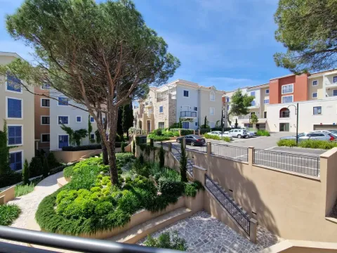 Izdavanje, stan, 44m², Tivat, Crna Gora