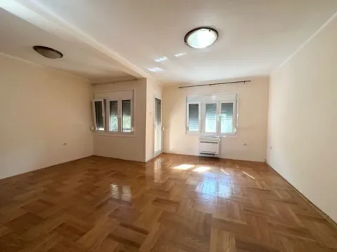 Izdavanje, kuća, 100m², Zabjelo, Podgorica - image 12