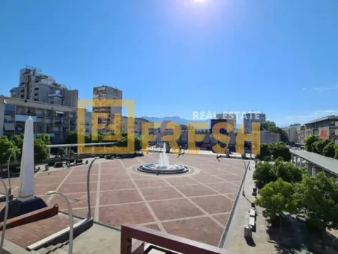 Izdavanje, dvosoban stan, 90m², Centar, Podgorica