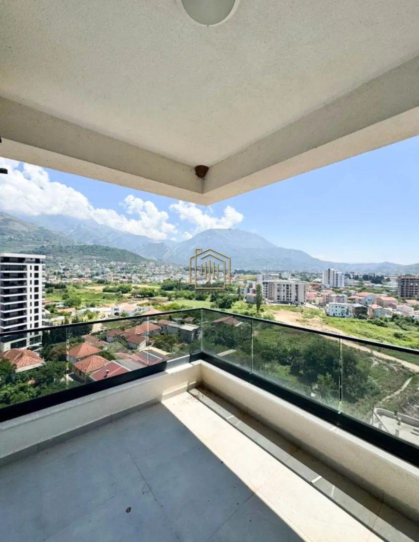 Sale, two bedroom apartment, 74m², Centar, Bar