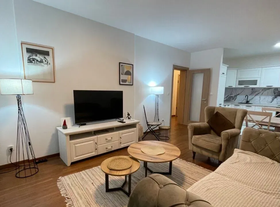 Izdavanje, dvosoban stan, 70m², Master Kvart, Podgorica