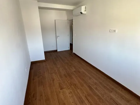 Prodaja, trosoban stan, 126m², Tološka šuma, Podgorica - image 11